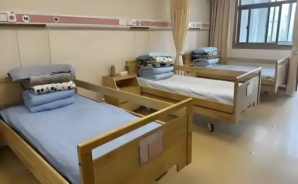 病娇弱女王：地主家没有余粮